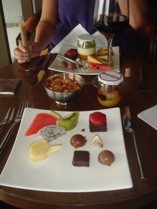 Dessert und Pralinen in der Clublounge Hotel Lebua At State Tower
