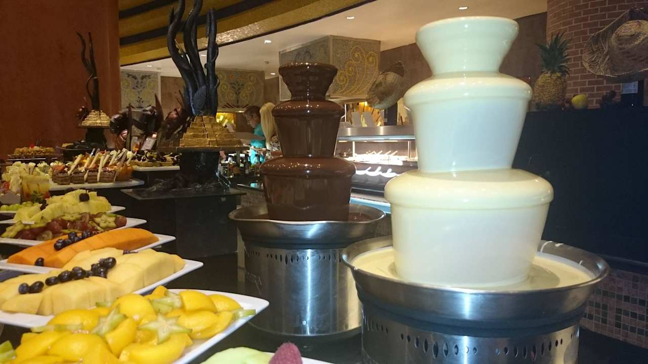 Leckereien zum Themenbüffet JOIA Paraiso by Iberostar