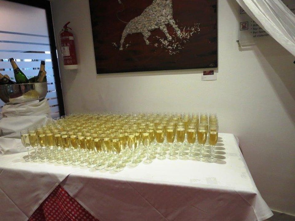 Sekt satt am Galaabend Hotel & Spa S'Entrador Playa