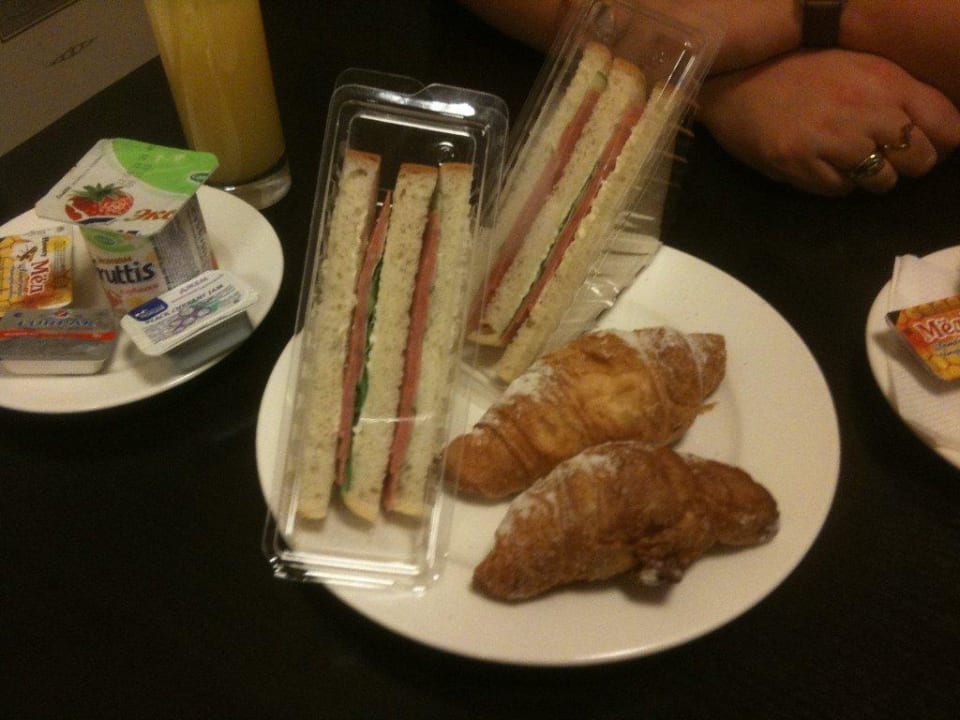 Klassisches Frühstück eines 4 Sterne Hotels Hotel Petro Palace