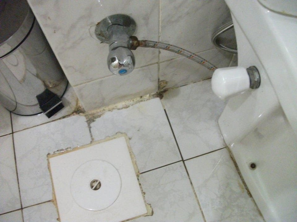 Bagno allagato per rottura del tubo Cataract Layalina Hotel Naama Bay