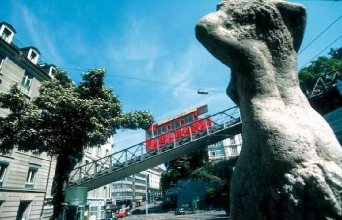 Ausblick auf die Polybahn Hotel du Théâtre By Fassbind