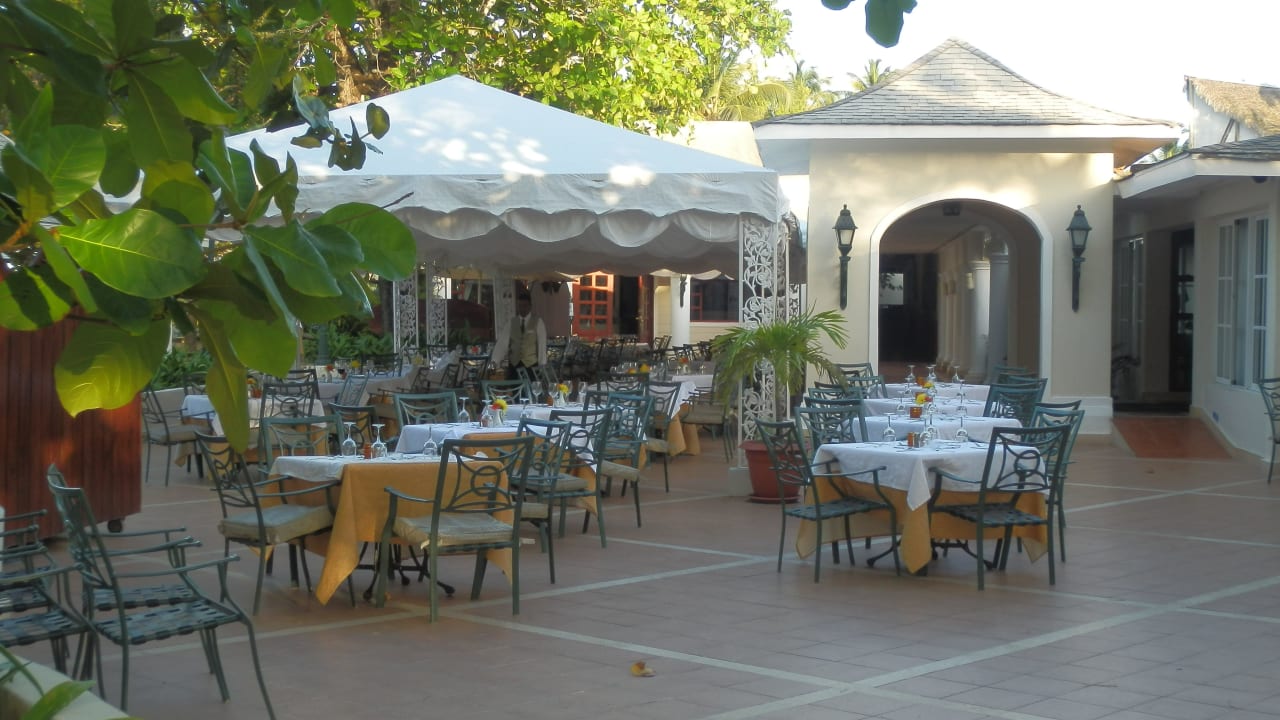 Restaurant draußen Bahia Principe Grand El Portillo