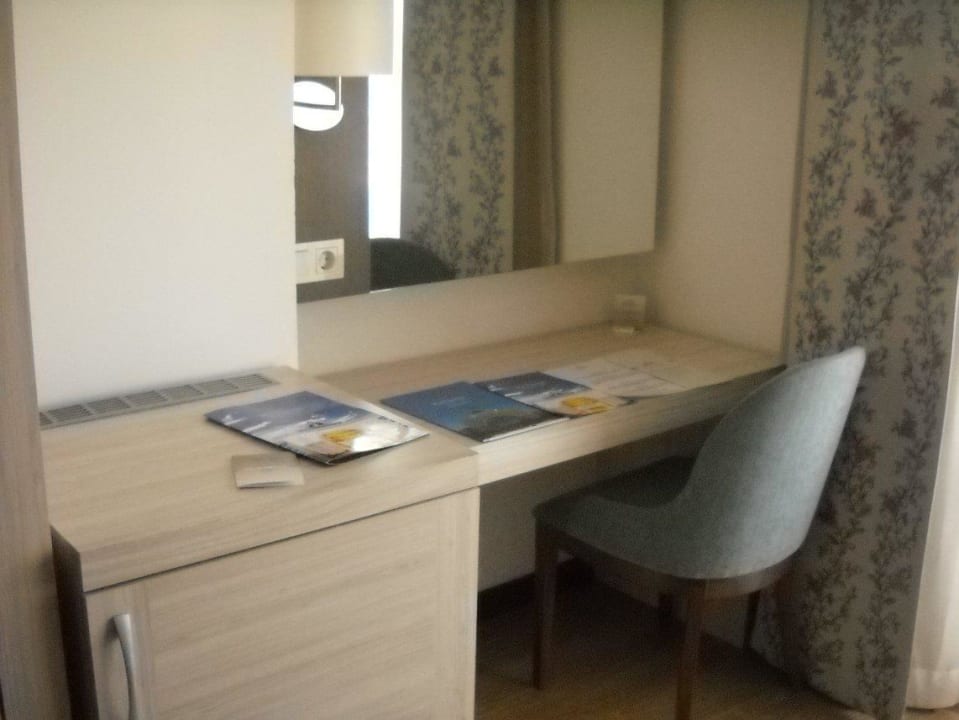 Zimmer - Schreibtisch u Minibar Side Prenses Resort & Spa