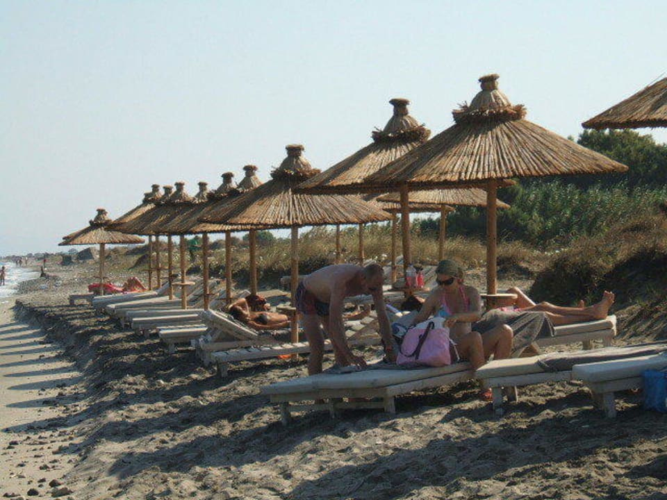 Liegen am Strand Diamond Deluxe Hotel & SPA