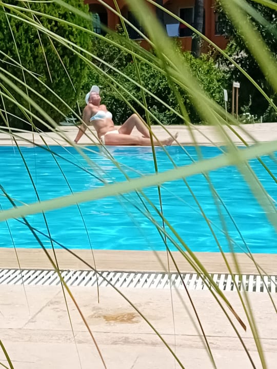 Pool Club Turtas Beach Hotel