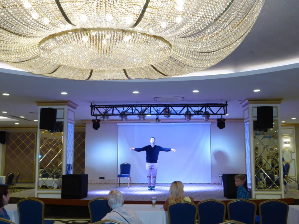 Innenraum Bühne Mary Hotel Side