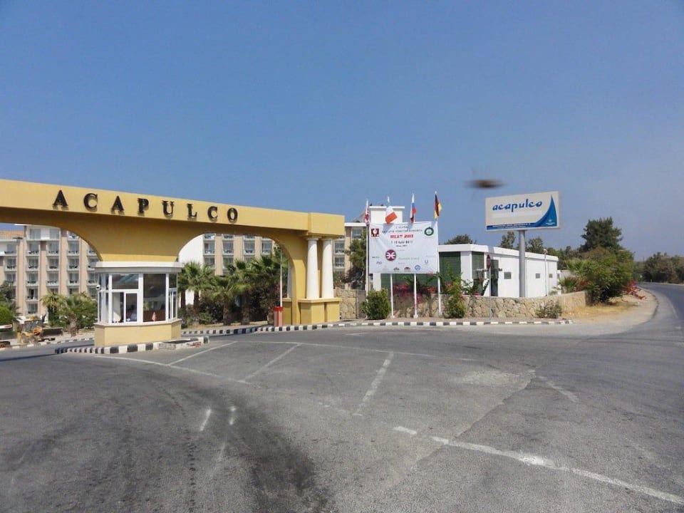 Hoteleinfahrt Acapulco Beach Club & Resort