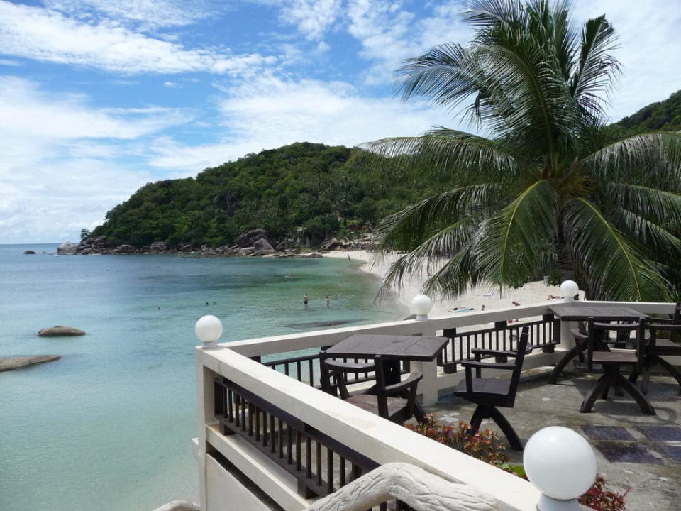 Widok z sąsiedniego resortu na plażę Thongtakian Hotel Thongtakian