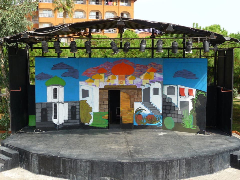 Showbühne Club Turtas Beach Hotel