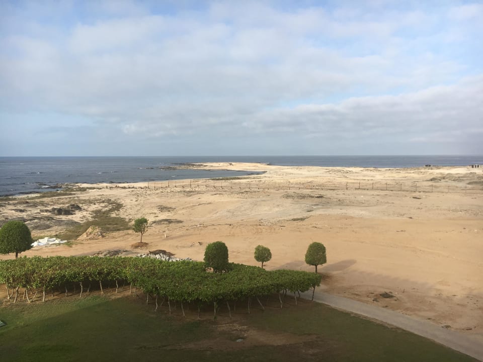 Blick vom Balkon in die Natur Wyndham Garden Salalah Mirbat