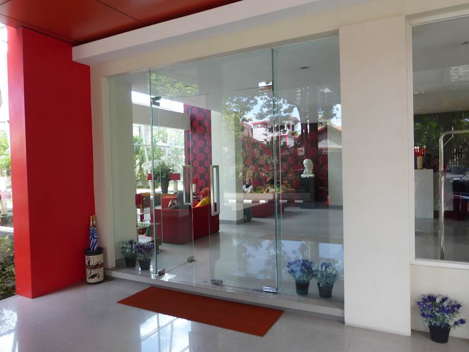 Eingang The Victoria Hotel Yogyakarta