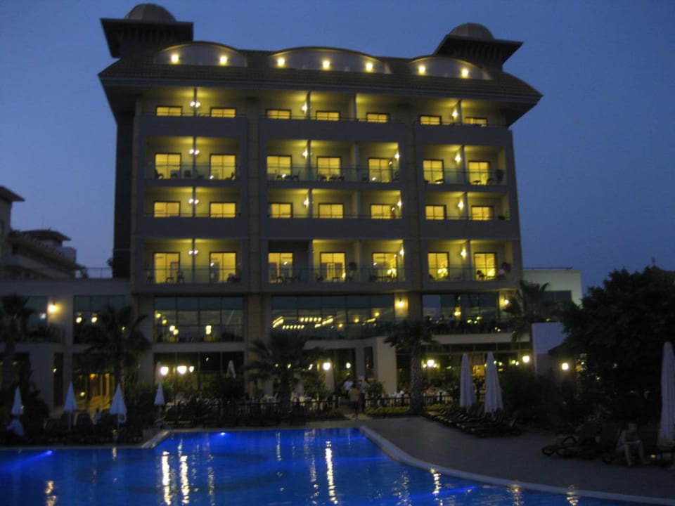 Bei Nacht Aydinbey Kings Palace & Spa