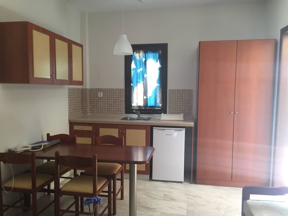 Essnische, Kühlschrank, Küche.. Hotel Chrousso Village