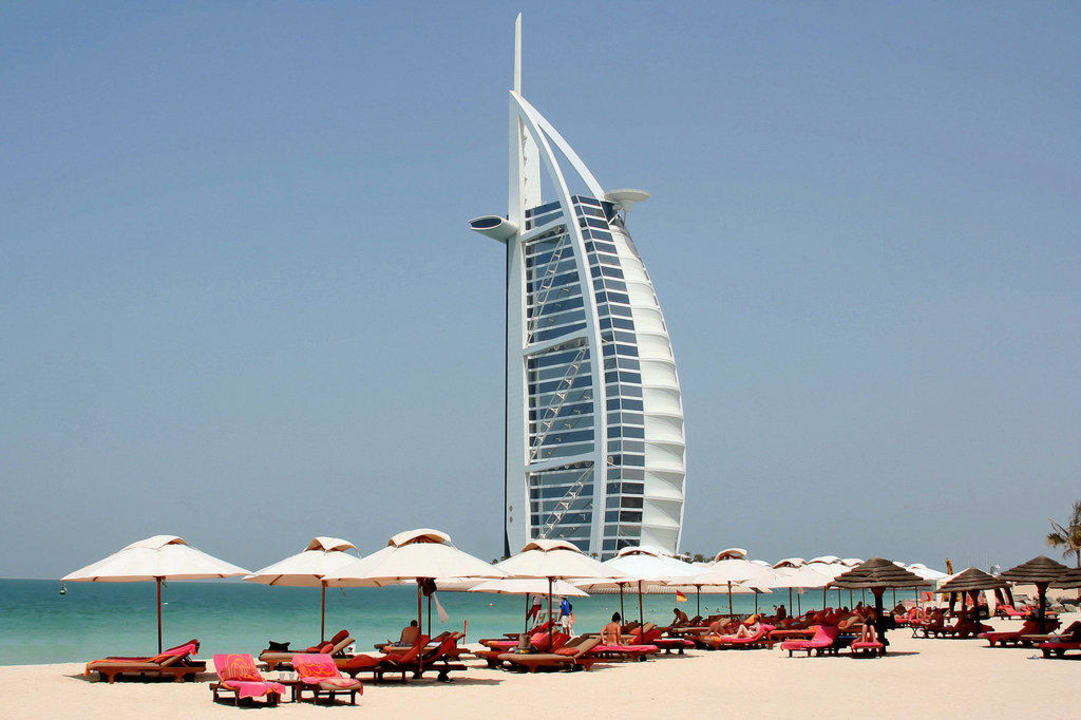 Hotelstrand mit Burj Al Arab Jumeirah Dar Al Masyaf