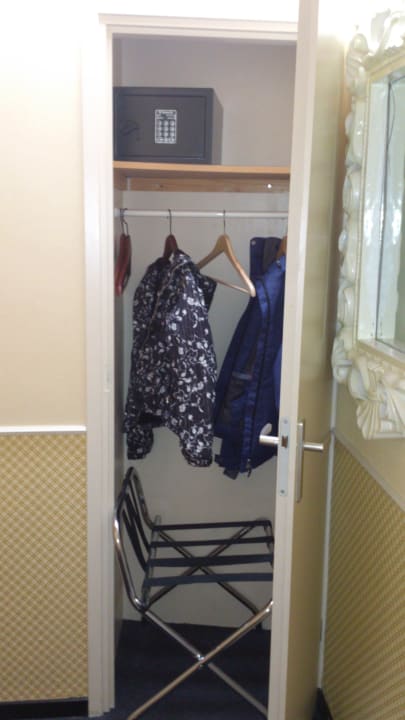 Kleiderschrank Hotel Sint Nicolaas