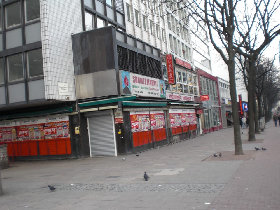 Gegenüber dem Hotel Holiday Inn - the niu, Fusion Hamburg St. Georg