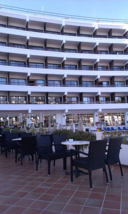 Außenterrasse allsun Hotel Sumba