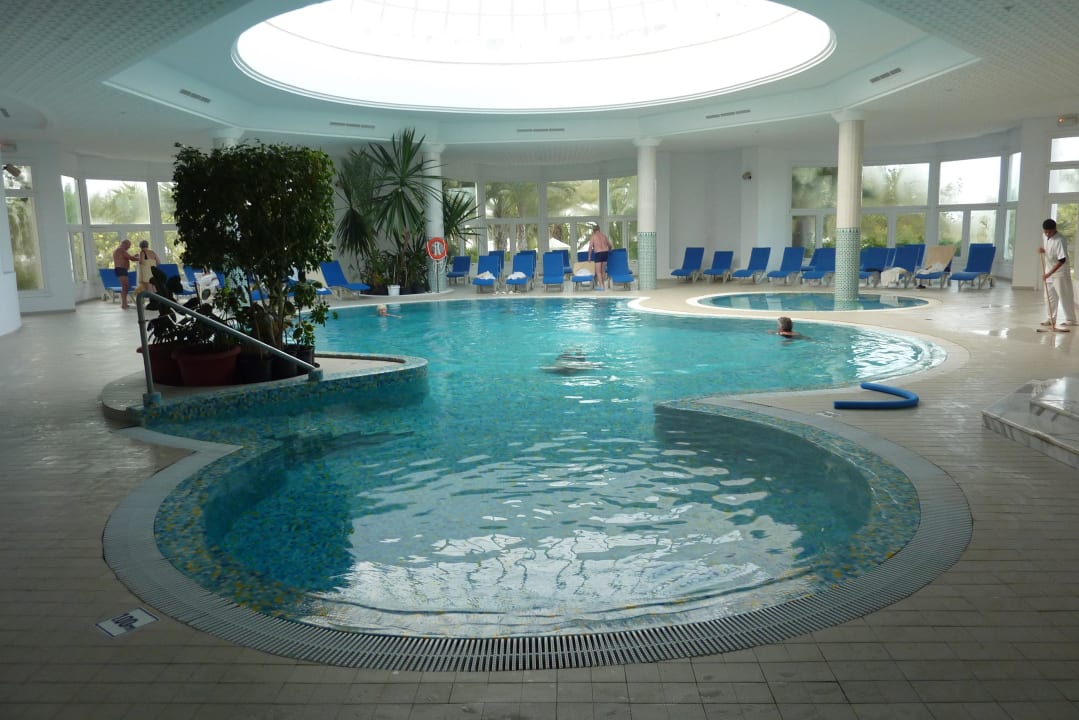 Der Innenpool Hotel Royal Garden Palace