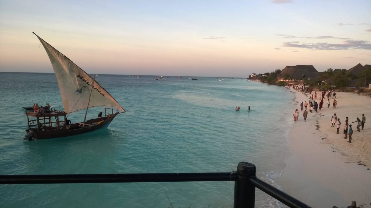 Strand in der Abenddämmerung Royal Zanzibar Beach Resort