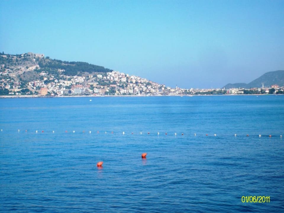 Blick übers Meer nach Alanya Grand Uysal Beach & Spa Hotel