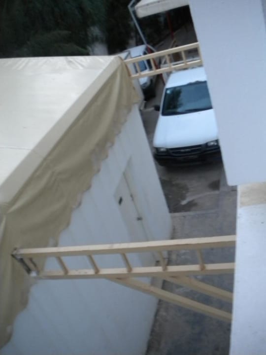 "Aussicht" vom Balkon rechts Hotel Royal Nozha