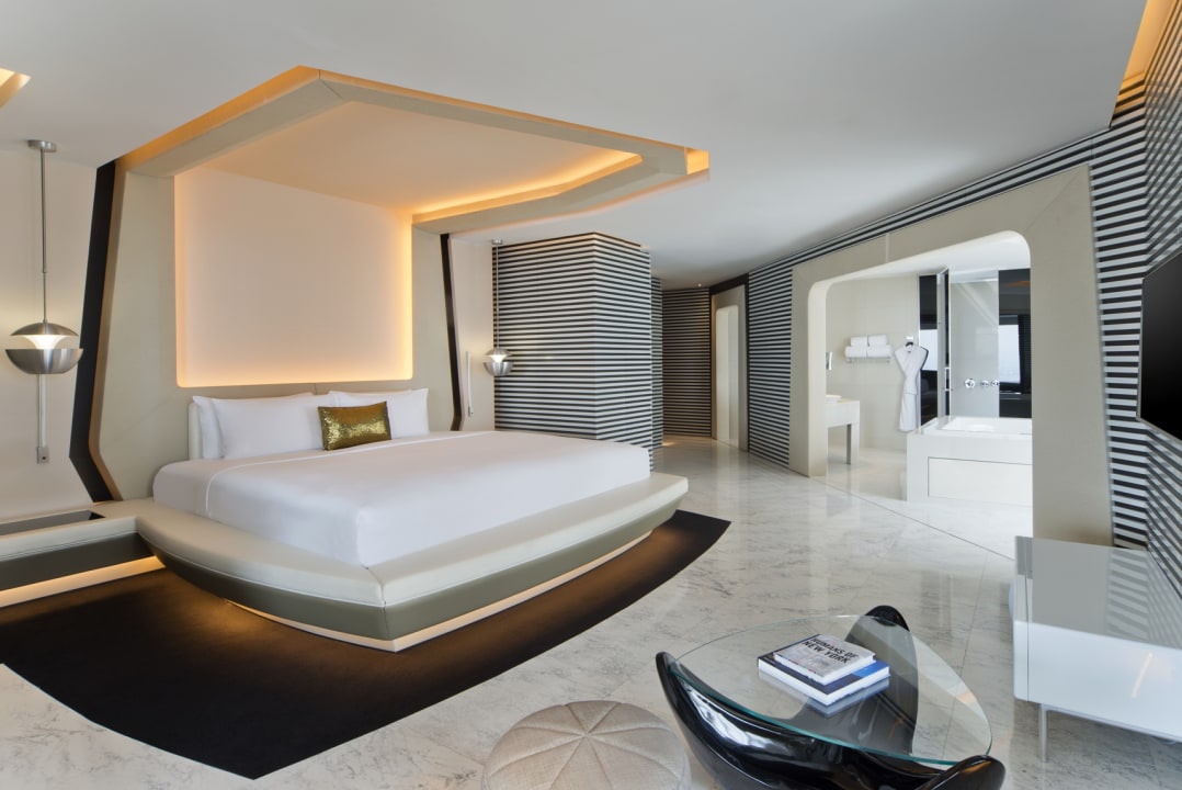 Zimmer V Hotel Dubai, Curio Collection by Hilton