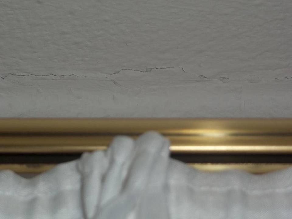 Riß in der Decke Garni Hotel Engel