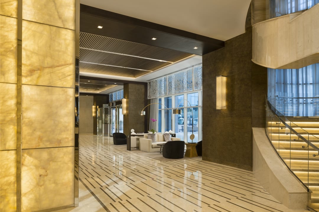 Lobby Beach Rotana - Residences