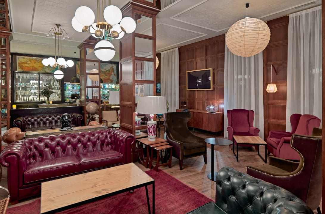 Lobby Hotel H10 Montcada