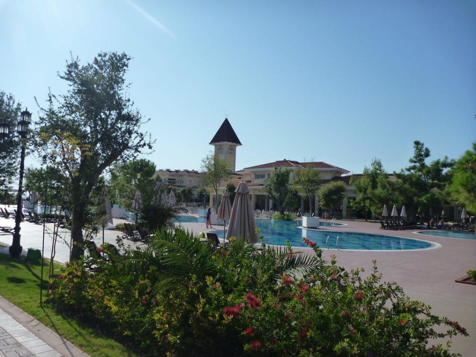 Ausblick auf die Anlage und Pool Güral Premier Tekirova