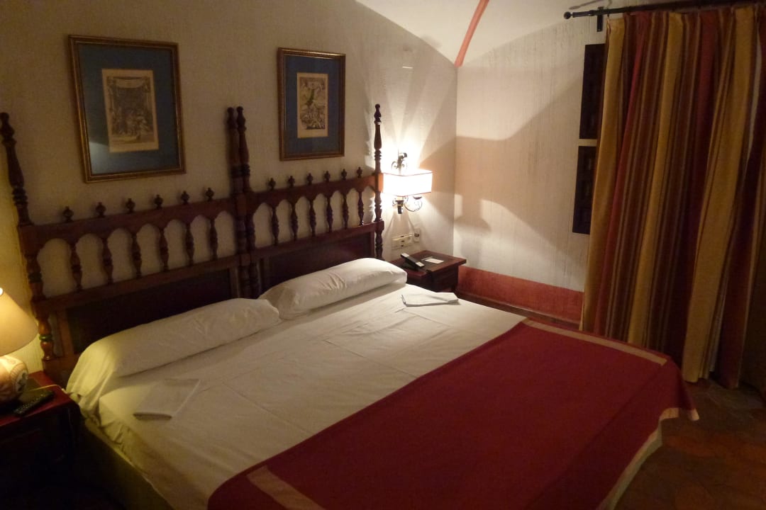 Cama Hotel Parador de Merida