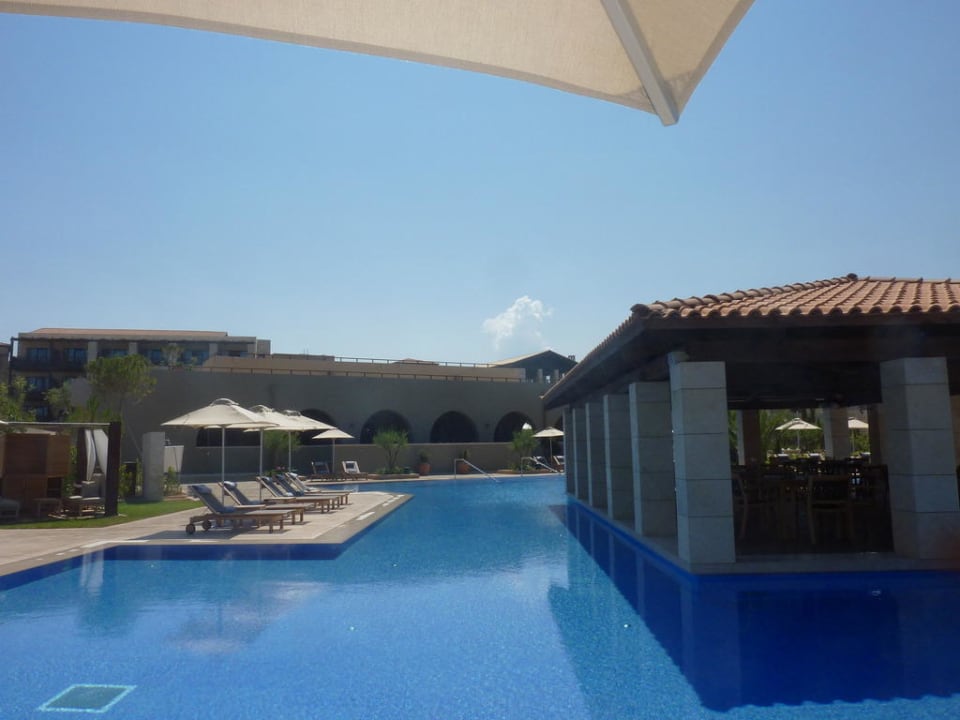Pool und Poolbar The Romanos, a Luxury Collection Resort, Costa Navarino