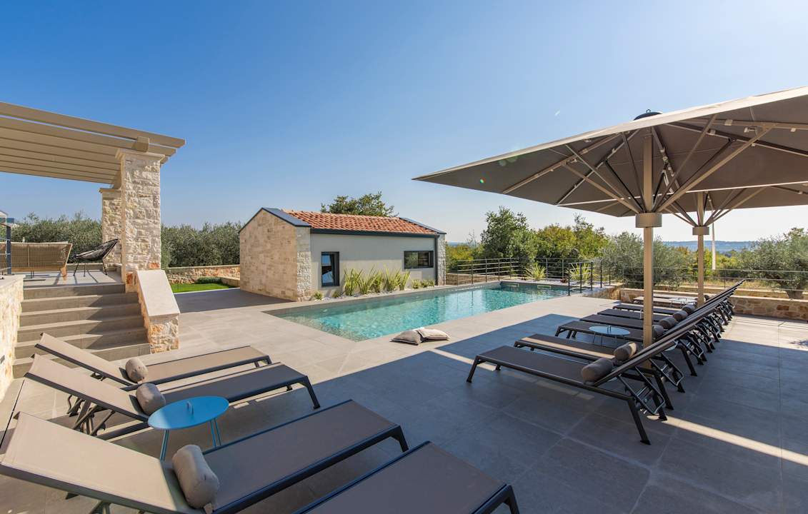 Pool Exclusive Living LUXURY ESTATE & VILLAS