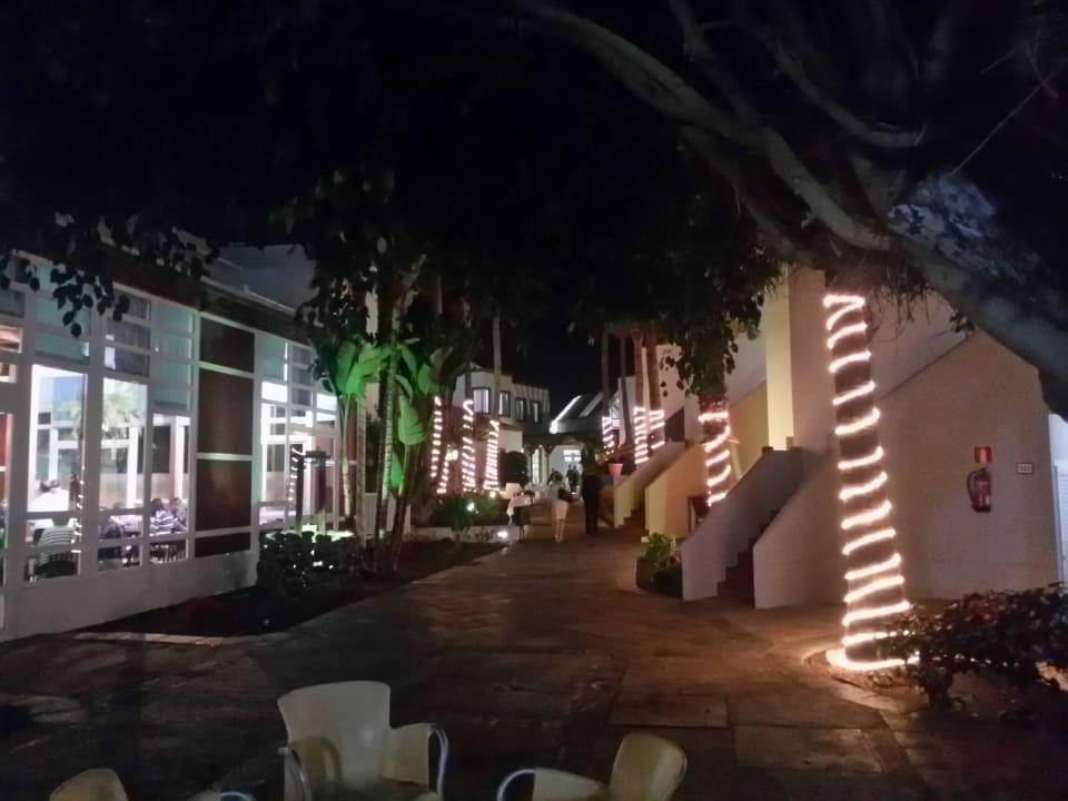 Nett beleuchtet  Apartamentos LIVVO Morromar