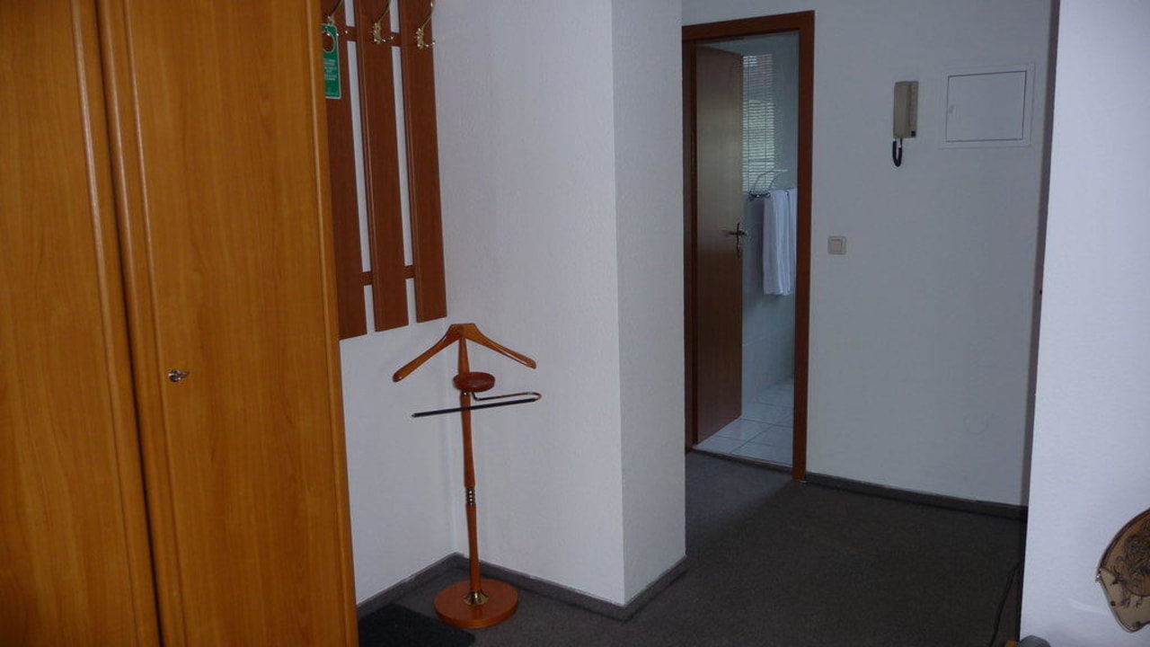 Eingangsbereich mit Blick zum Bad Apartment Hotel Lindeneck