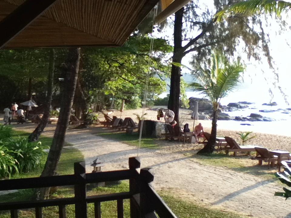 Blick aus dem Bungalow Moracea by Khao Lak Resort