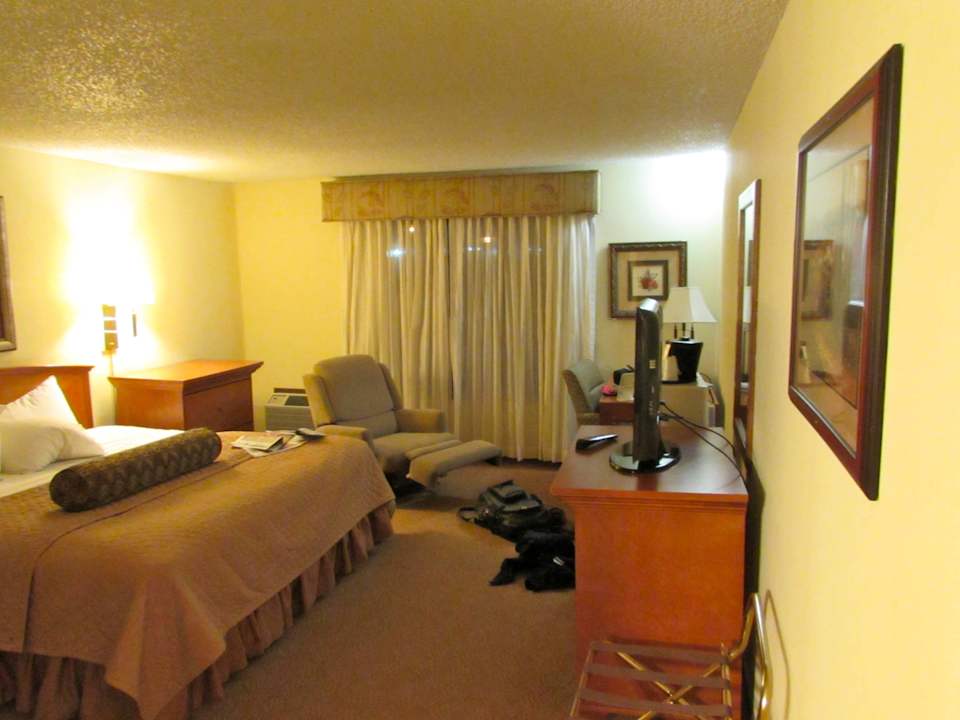 Typical Room Hotel Foothills Inn