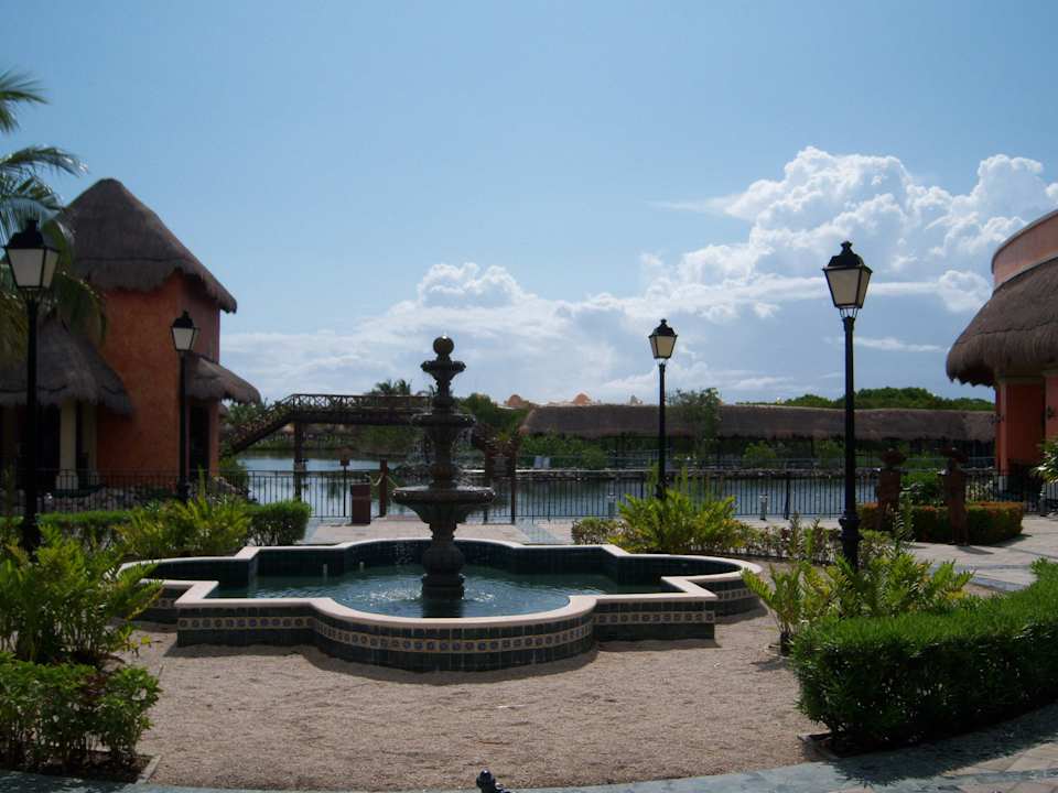 Blick auf den See Grand Palladium Select White Sand Resort & Spa