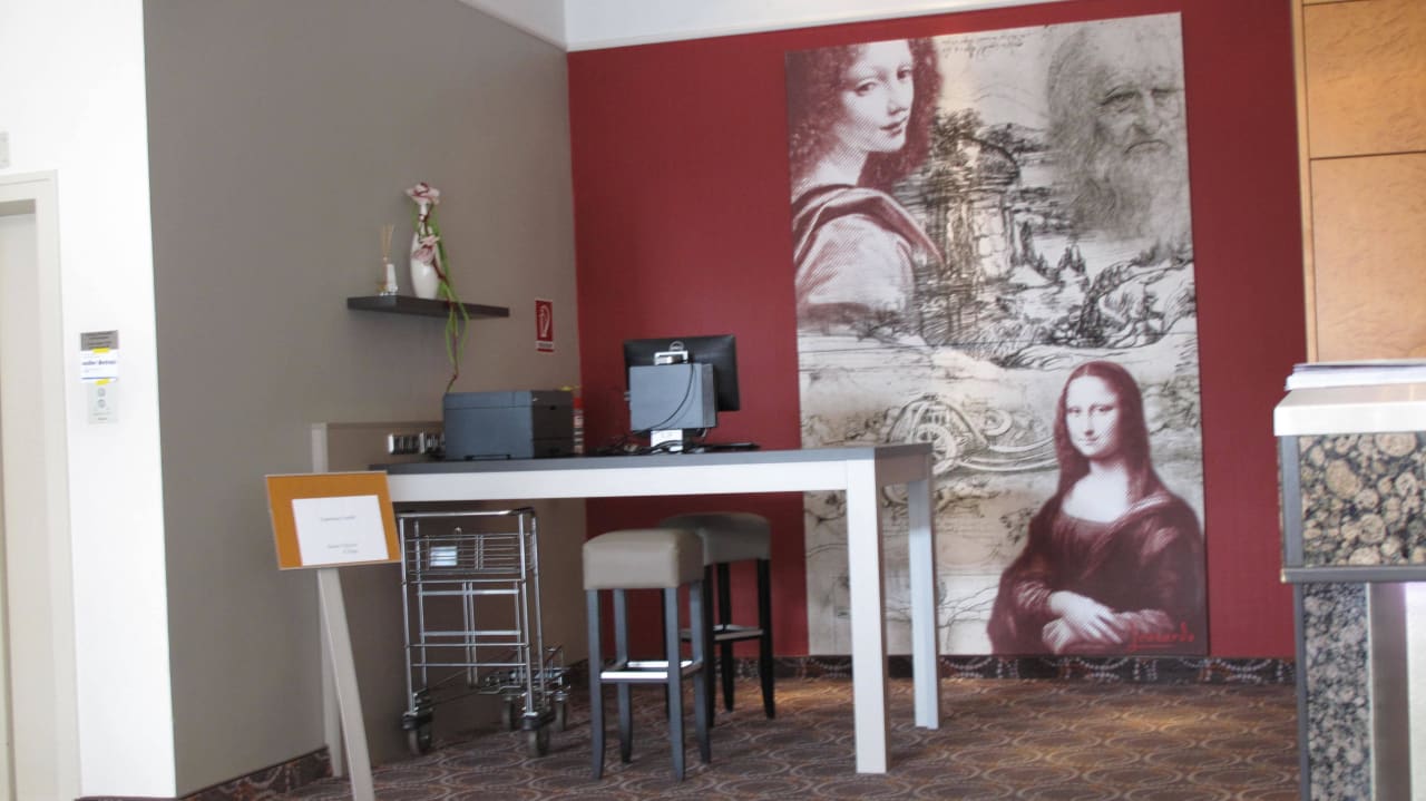 Internetzugang und Faxgerät u. a. Leonardo Hotel Berlin