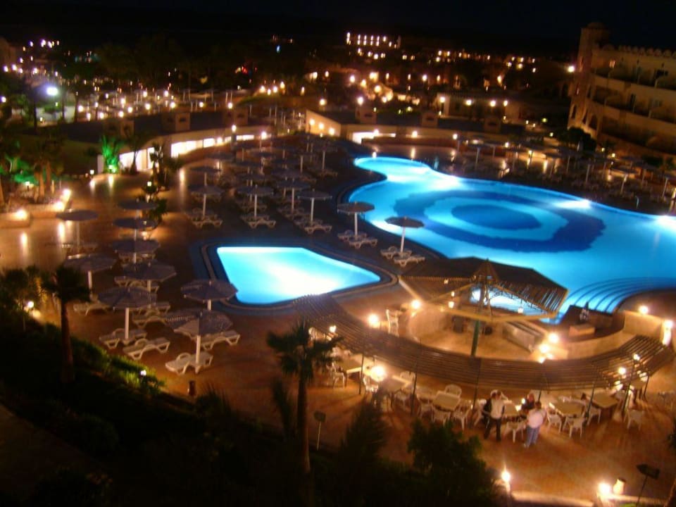 Utopia Royal, bei Nacht Utopia Beach Club