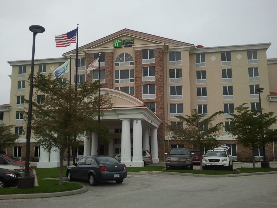 Das Hotel mit der schönen Fassade Hotel Holiday Inn Express Fort Myers West - The Forum