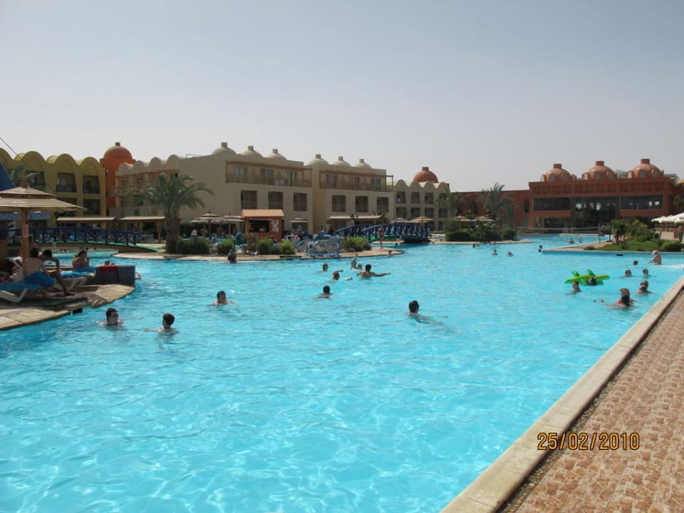 Widok na Basen Titanic Beach Spa & Aqua Park