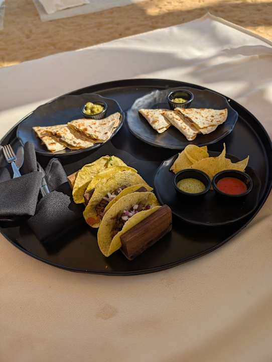 Gastro Serry Beach Resort