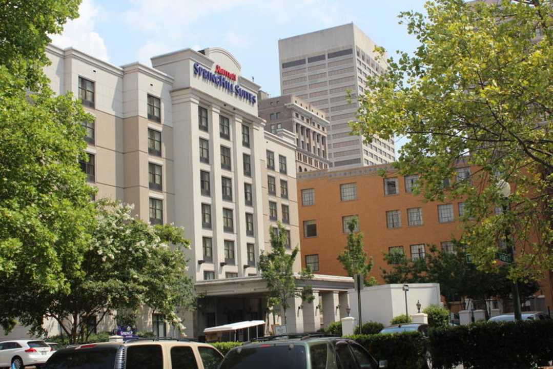 Ansicht von dem Parkplatz Hotel Springhill Suites By Marriott Memphis Downtown