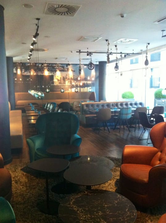 Lobby Motel One Hamburg am Michel