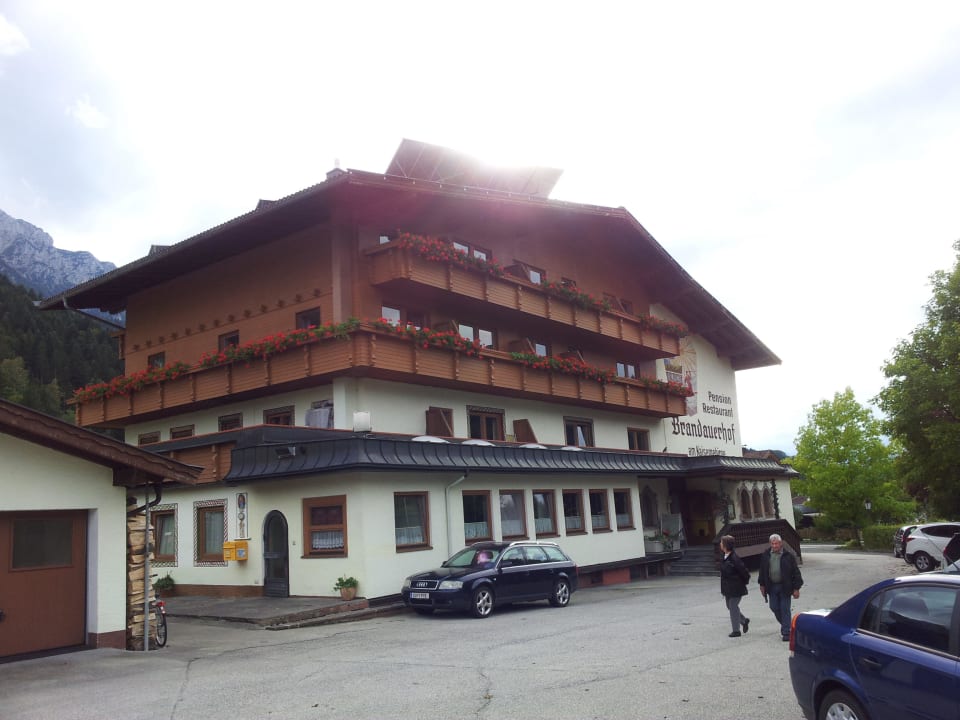 Ansicht Vorderseite/Straßenseite Hotel Brandauerhof