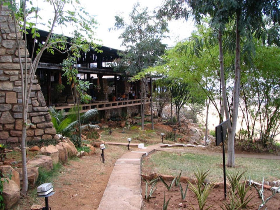 Terrasse der Lodge Voi Safari Lodge