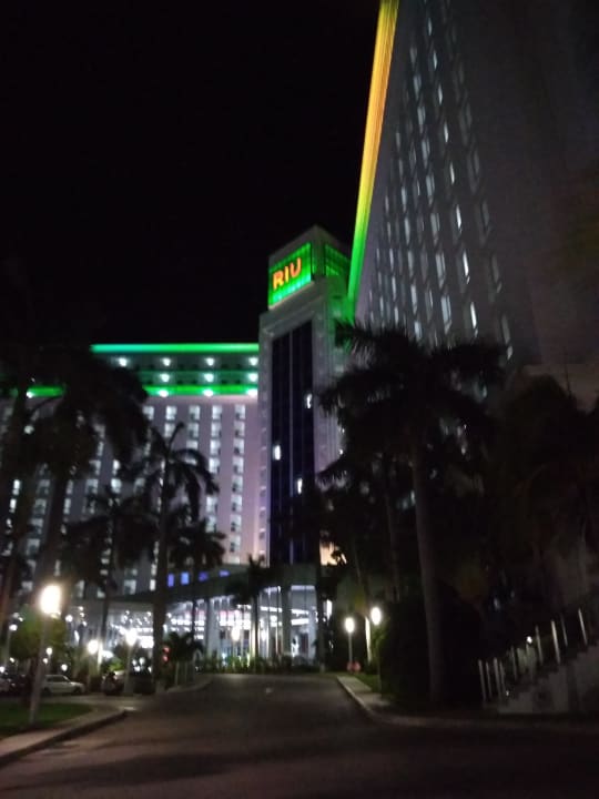 Außenansicht Hotel Riu Cancun