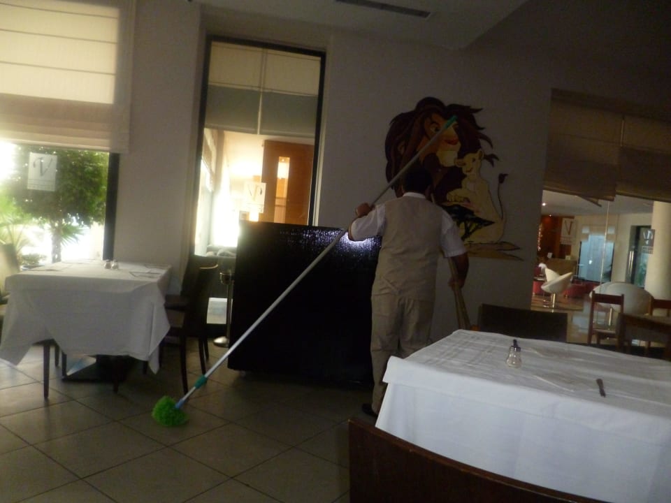 Während des Frühstücks Nozha Beach Resort & Spa